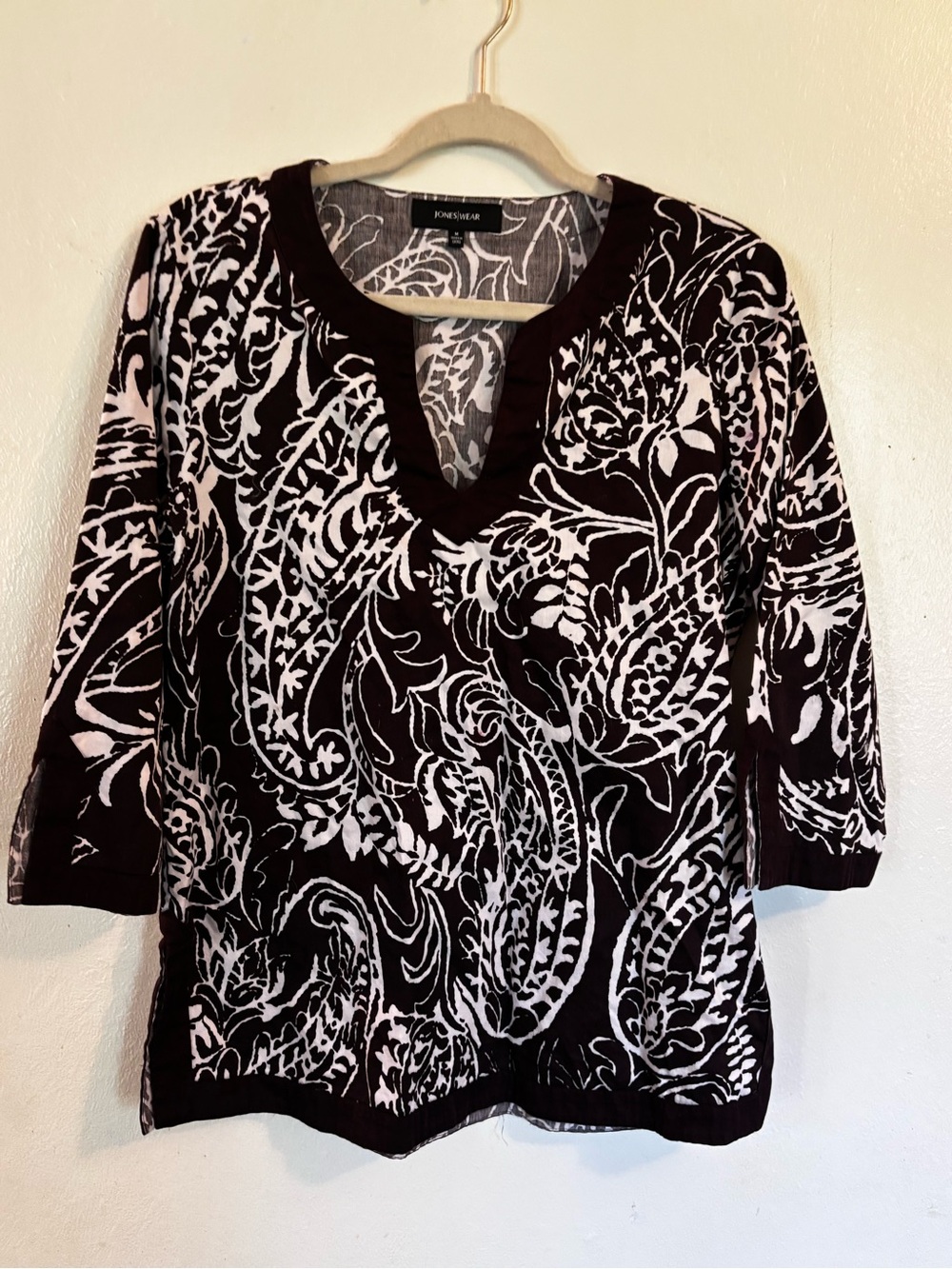 Jones New York Brown and Cream Paisley V-Neck Knit Top